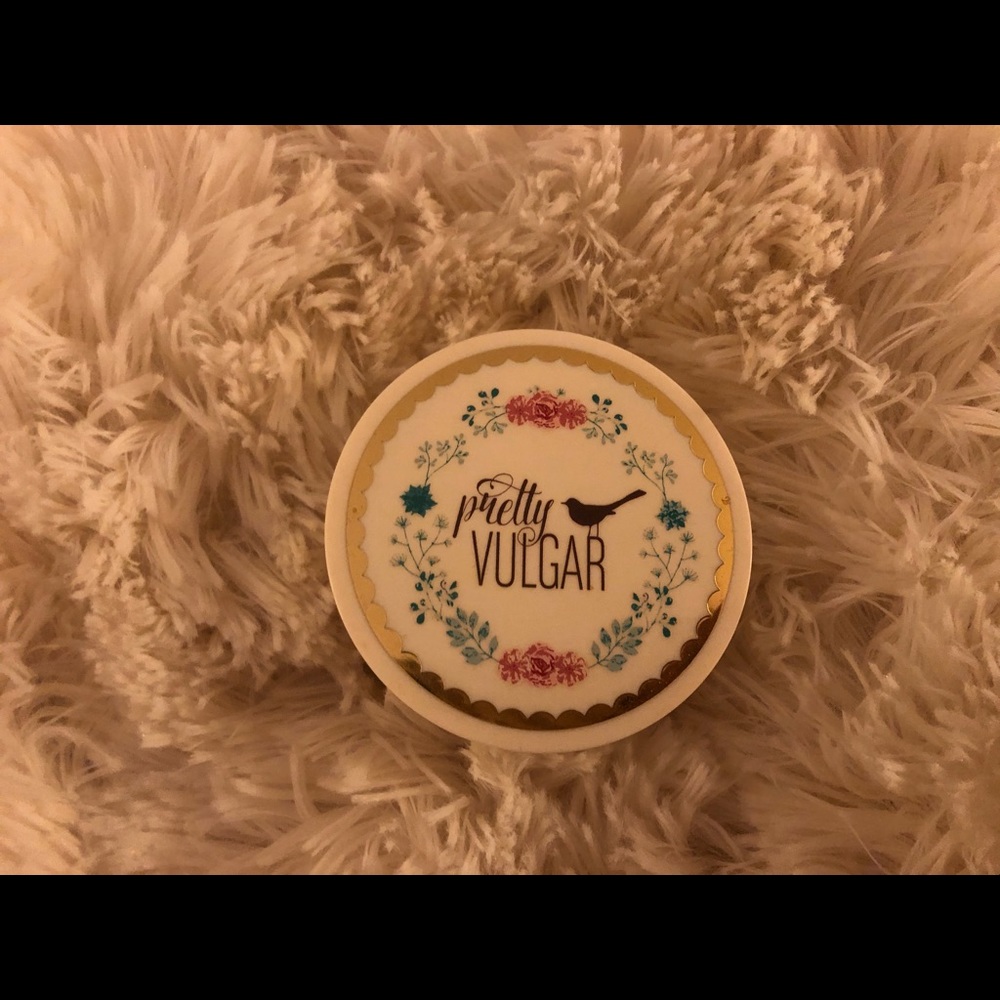 Pretty vulgar translucent powder